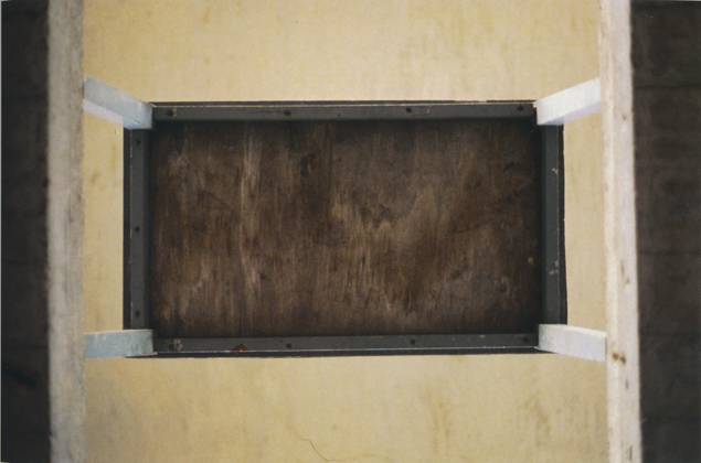 Under the Table (1993)