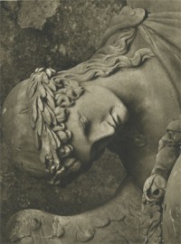 Hlava empirové sochy