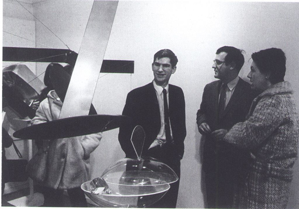 Graham (center) with friends at the opening of "4D" John Daniels Gallery, New York (1965)