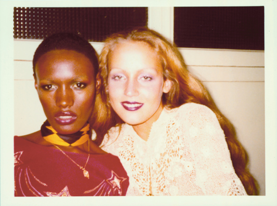 Grace Jones and Jerry Hall at Antonios rue de Rennes apartment, Paris, 1975. Courtesy of the Estate of Antonio Lopez and Juan Ramos