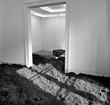 New York Earth Room (1977)