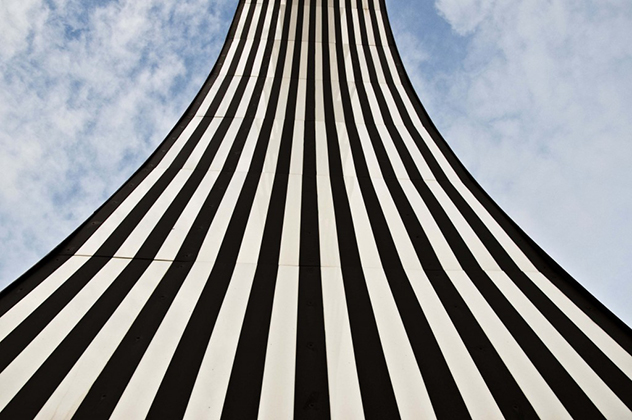 The Red Arches, at the Guggenheim Museum Bilbao (2007)