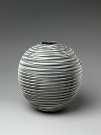 Ogata Kamio, Spiraling Vessel, Called "Dizzy Shadings" (2005)