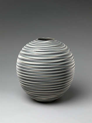 Ogata Kamio, Spiraling Vessel, Called "Dizzy Shadings" (2005)